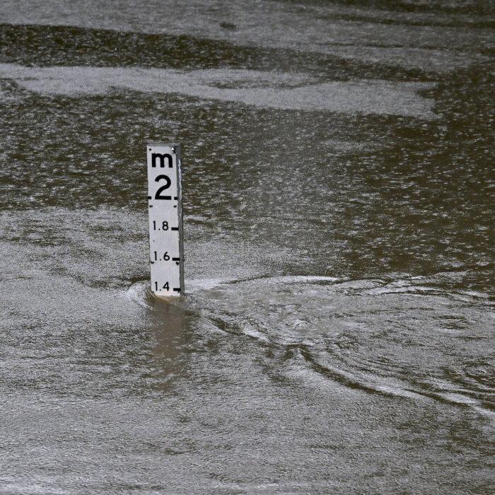 River Nears Major Flooding as Residents Warned to Flee