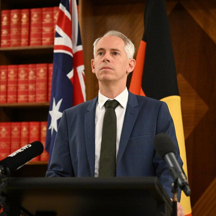 Minister Issues New Directive on Deporting Criminals