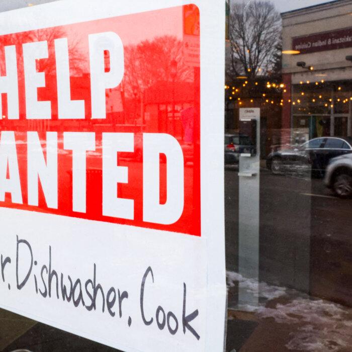 US Economy Adds 272,000 New Jobs, Unemployment Ticks Up to 4 Percent in May